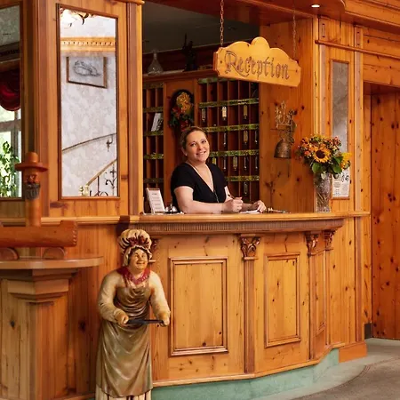 Sattelbogener Hof Hotel 3*