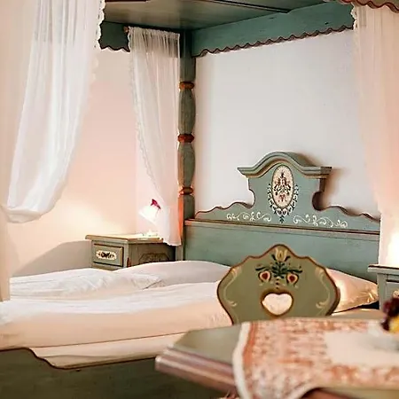 Sattelbogener Hof 3*