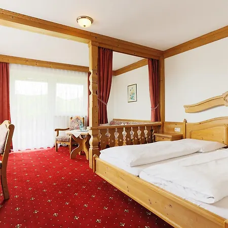 Sattelbogener Hof 3*