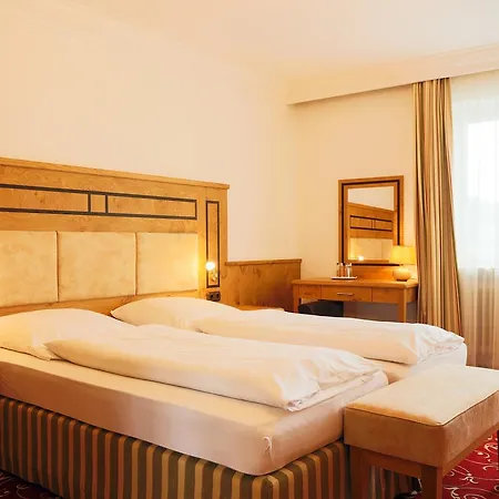 Sattelbogener Hof Hotel 3*
